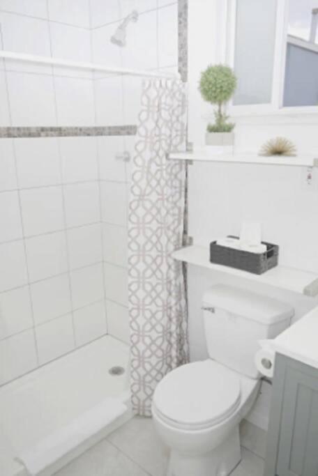 Apartment 2 Miles To Disneyland -free Parking! In Ca *