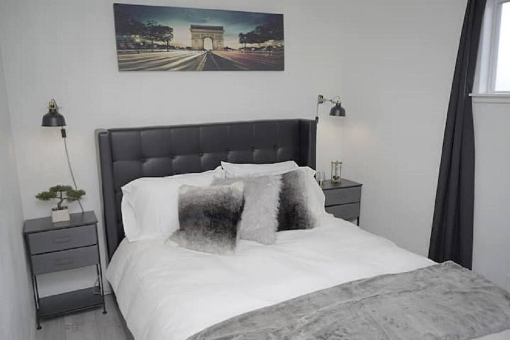 Apartment 2 Miles To Disneyland -free Parking! In Ca
