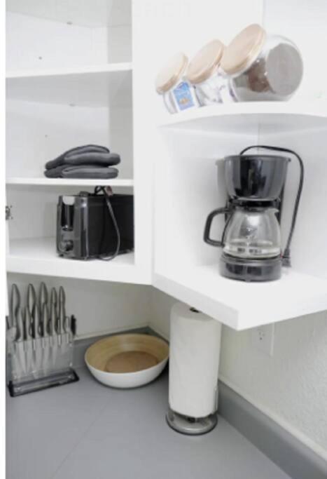 Apartment 2 Miles To Disneyland -free Parking! In Ca *